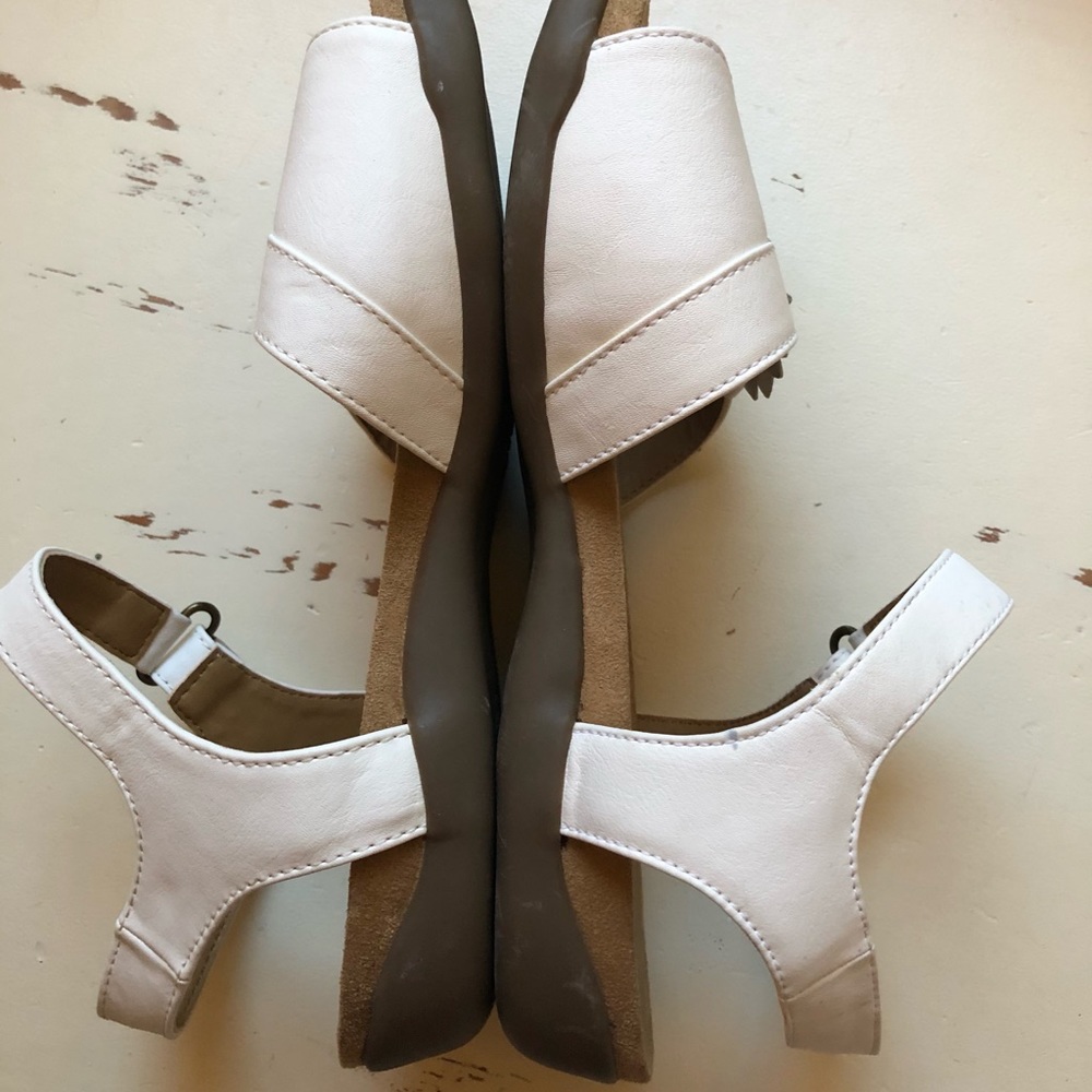 Array White Sandals - Picture 5 of 9
